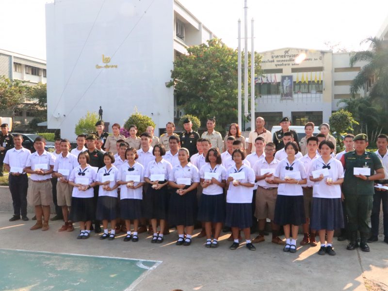 อุบลราชธานี.    มทบ.22 มอบทุนการศึกษา จากโครงการวิ่งชมค่าย วันกองทัพไทย ให้นักเรียน สร้างอนาคตฯ