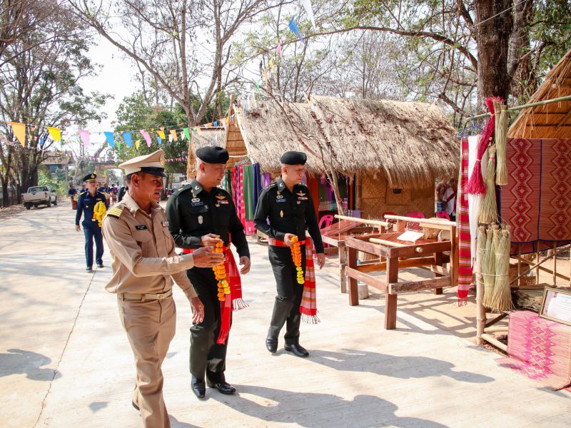 อุบลราชธานี.  รองเสฯ กองบัญชาการกองทัพไทย ตรวจเยี่ยม มอบนโยบาย นพค 56.