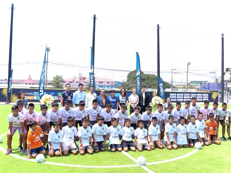 อดีตรัฐมนตรีว่าการกระทรวงแรงงาน เป็นประธานพิธีเปิดศูนย์ฝึกทักษะกีฬาฟุตบอลระดับเยาวชน THE KING TIGER ACADEMY