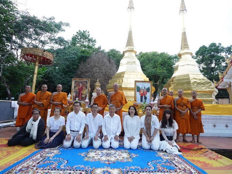 หลวงพี่น้ำฝนเจ้าอาวาสวัดไผ่ล้อมจ.นครปฐมนำโยม สวดเจริญพระพุทธมนต์ ณ พระธาตุแช่แห้ง-ช่อแฮ ประจำปี‘เถาะ-ขาล