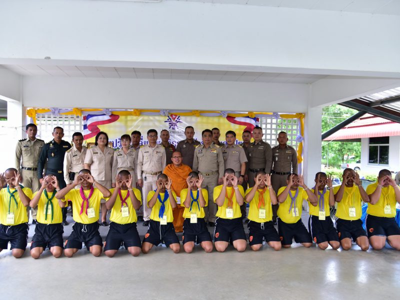นครปฐม  หลวงพี่น้ำฝน เจ้าอาวาสวัดไผ่ล้อม บรรยายธรรมและมอบหลักในการดำเนินชีวิต “ขยัน ซื่อสัตย์ อดทน รู้บุญคุณคน มีเหตุผลในการดำเนินชีวิต”