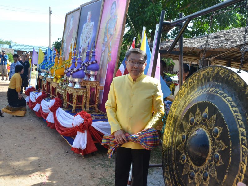 กาญจนบุรี  วัดหนองกระทุ่มจัดใหญ่นำม้าทรงนาค วัวเทียมเกวียนและรถบุปผาชาติแห่เทียนจำนำพรรษาและทอดผ้าป่าสามัคคี