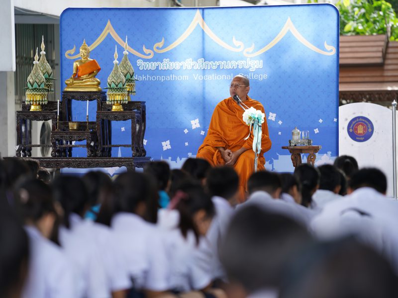 นครปฐม  พระครูปลัดสิทธิวัฒน์เจ้าอาวาสวัดไผ่ล้อมใส่ใจเยาวชนของชาติ‘เตรียมเปิดสถาบันสอน’ ภาษาจีน-อังกฤษ ‘ไผ่ล้อมติวเตอร์’