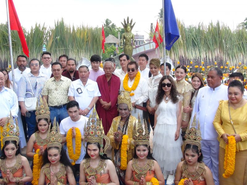 นครปฐม   พิธีบวงสรวงสิ่งศักดิ์สิทธิ์เปิดขุมทรัพย์ อัญเชิญตำนานทับหลัง พระนาราย และเปิดวังพญานาคราช