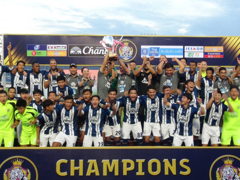 นครปฐม   ทีมนครปฐมยูไนเต็ดลุยทีมสุราษฎร์ 6 -0 ฉลองแชมป์คาบ้านขึ้นT2 ตามสัญญา