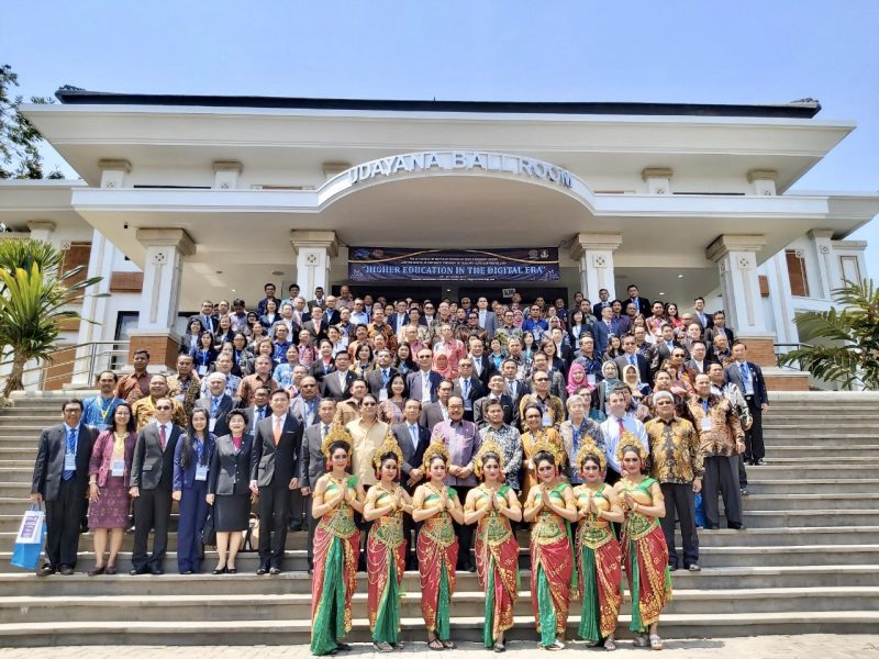 ผู้บริหารมทร.รัตนโกสินทร์ร่วมพิธีเปิดการประชุมความร่วมมือไทย-อินโดนีเซียครั้งที่ 14 (14th CRISU-CUPT Conference)