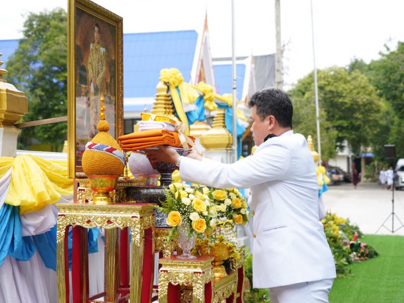 พระบาทสมเด็จพระเจ้าอยู่หัว ทรงพระกรุณาโปรดเกล้าฯ พระราชทานผ้าพระกฐิน ประจำปี พ.ศ. 2562 ให้กรมการพัฒนาชุมชนถวาย ณ วัดเสนหา