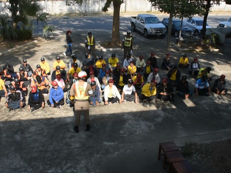ตำรวจภูธรจังหวัดสิงห์บุรี จัดอบรมโครงการลดอุบัติเหตุบริเวณหน้าโรงเรียนด้วยการพัฒนาต้นแบบอาสาจราจรจังหวัดสิงห์บุรี (ระดับประชาชน)
