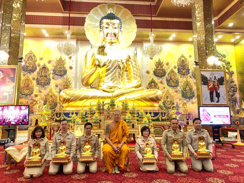 นครปฐม  หลวงพี่น้ำฝนเจ้าอาวาสวัดไผ่ล้อมมอบพระพุทธเมตตาประทานพรให้สถานศึกษาและเรือนจำ143แห่งทั่วประเทศ