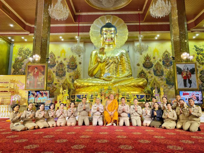 นครปฐม  ผอ.สำนักงานพระพุทธศาสนาแห่งชาติกราบนมัสการสักการะขอพรปีใหม่เจ้าอาวาสวัดไผ่ล้อม