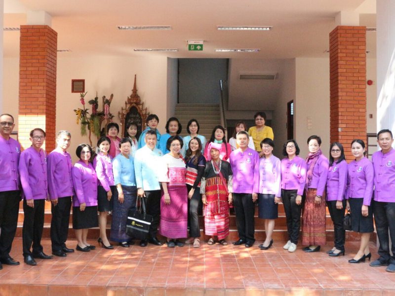 พช. ผนึก สภาสตรี เดินสายขึ้นแม่ฮ่องสอน เมืองสามหมอก รณรงค์ใส่ผ้าไทยชนเผ่า สร้างเศรษฐกิจฐานรากเข้มแข็ง