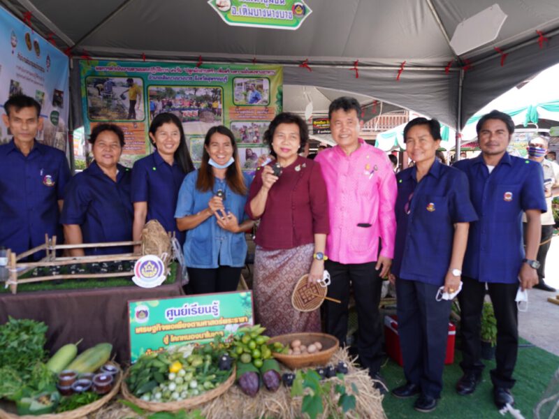 สุพรรณบุรี   คิกออฟปลูกผักสวนครัว เฟส 2“อธิบดี พช.” ชูบ้านโพธิ์ศรี พื้นที่แห่งชัยชนะ ประกาศเดินหน้าสร้างวัฒนธรรมทางสังคม