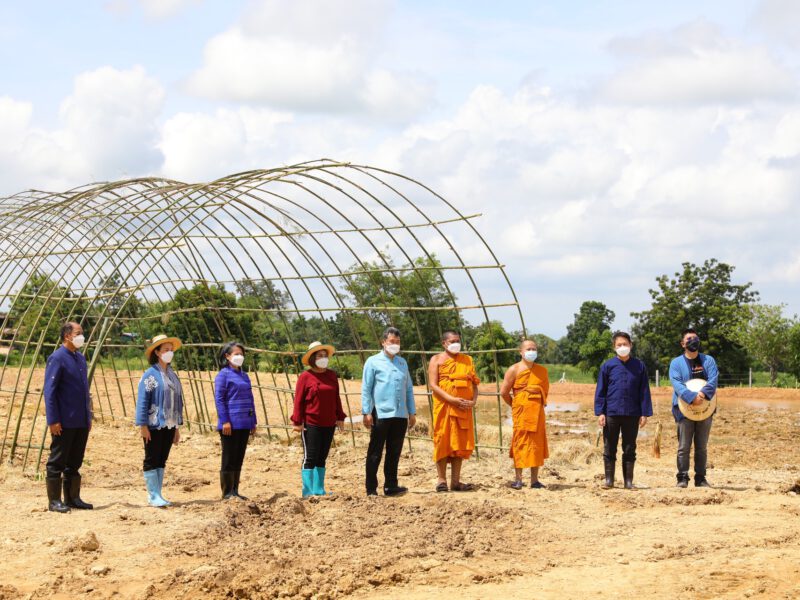 อธิบดี พช. เยี่ยมชมต้นแบบความสำเร็จการพัฒนาคุณภาพชีวิตตามหลักทฤษฎีใหม่ประยุกต์สู่ “โคก หนอง นา พช.” ด้วยพลัง “บวร” เพื่อพลิกฟื้นความยั่งยืนสู่ชุมชน