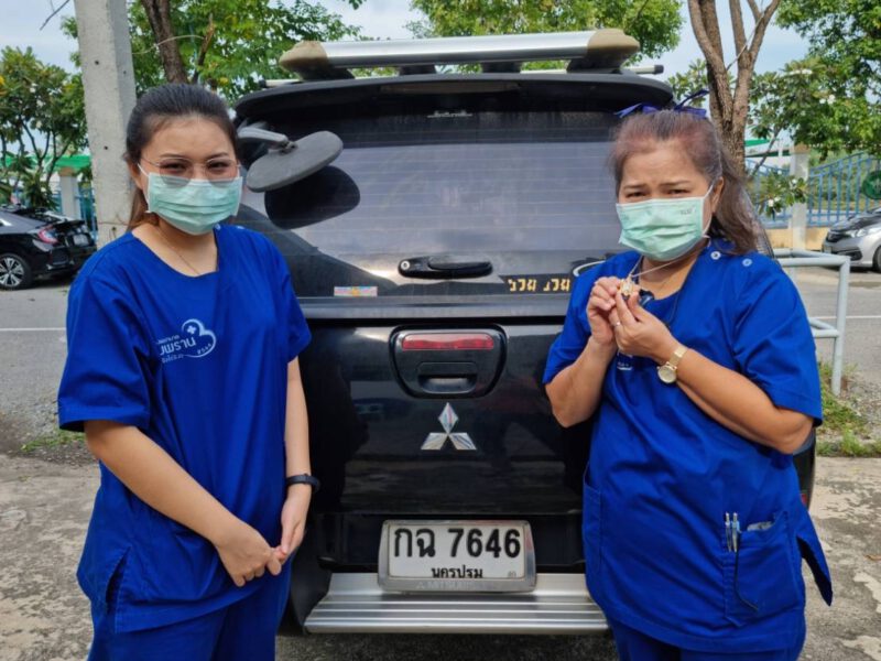 นครปฐม พยาบาลสาวสองแม่ลูกสุดระทึกเชื่อบารมีเหรียญหลวงพ่อพูลวัดไผ่ล้อมทำแคล้วคลาดอุบัติเหตุ