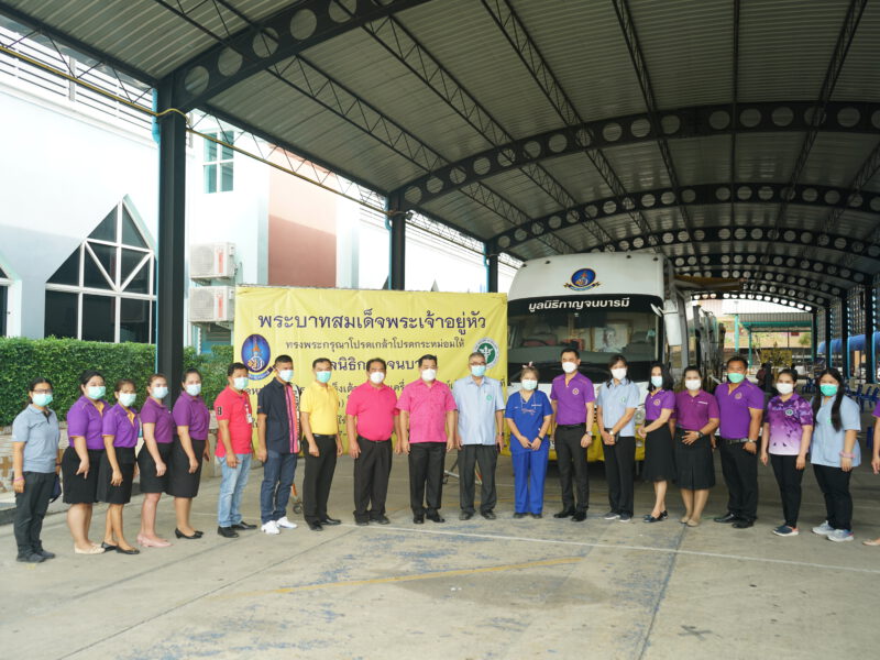 พระบาทสมเด็จพระเจ้าอยู่หัว ทรงพระกรุณาโปรดเกล้าโปรดกระหม่อมให้มูลนิธิกาญจนบารมีจัดหน่วยคัดกรองมะเร็งเต้านมโดยเครื่องเอกซเรย์เต้านมเคลื่อนที่(Mammogram) ในสตรีกลุ่มเสี่ยงและด้อยโอกาส