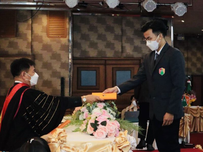 กรุงเทพมหานคร   ศูนย์การเรียนปัญญาภิวัฒน์บางกะปิ,ลาดพร้าวมอบประกาศนียบัตรผู้สำเร็จการศึกษา