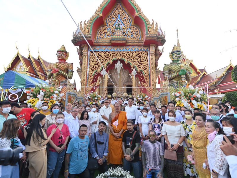 นครปฐม  คณะศิษย์แห่ร่วมพิธีอายุวัฒนะมงคลหลวงพี่น้ำฝน 50ปีเททองหล่อพระองคุลีมารเถระ