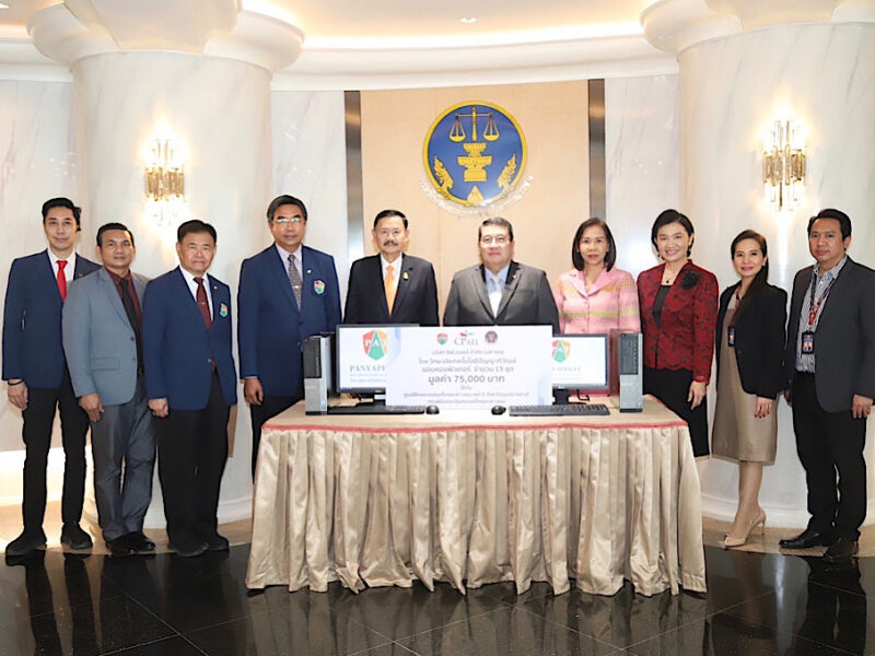 กรุงเทพมหานคร กรมพินิจและคุ้มครองเด็กและเยาวชนรับมอบคอมพิวเตอร์เพื่อการศึกษา