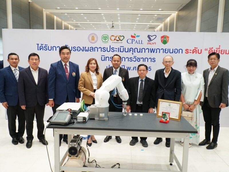 นนทบุรี   วิทยาลัยเทคโนโลยีปัญญาภิวัฒน์มอบทุนการศึกษาโรงเรียนสังกัดศึกษาธิการนนทบุรี