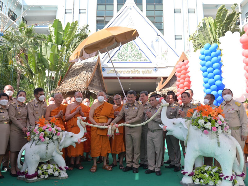 นครปฐม  เจ้าประคุณสมเด็จพระมหารัชมงคลมุนีและปลัดมท.เปิดงานมหกรรมหมู่บ้านรักษาศีล5ต้นแบบและงานOTOPระดับประเทศ