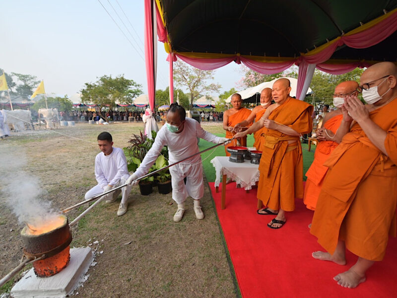 นครปฐม  เจ้าประคุณสมเด็จพระมหารัชมงคลมุนีเททองหล่อพระพุทธเมตตาศิลาประสิทธิ์และรูปเหมือนหลวงปู่หมุด