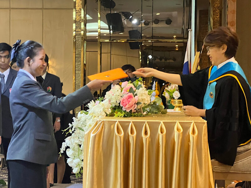 กรุงเทพมหานคร  ศูนย์การเรียนปัญญาภิวัฒน์เพชรเกษม-คลองสาน-จรัลสนิทวงศ์มอบประกาศนียบัตรผู้สำเร็จการศึกษา
