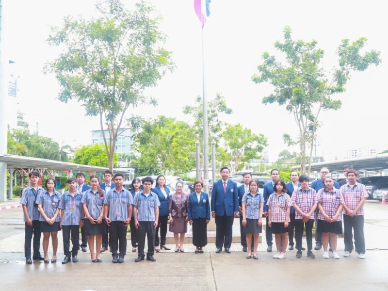 นนทบุรี. วิทยาลัยเทคโนโลยีปัญญาภิวัฒน์จัดพิธีวันพระราชทานธงชาติไทย ครบรอบ 106 ปีและพิธีไหว้ครู