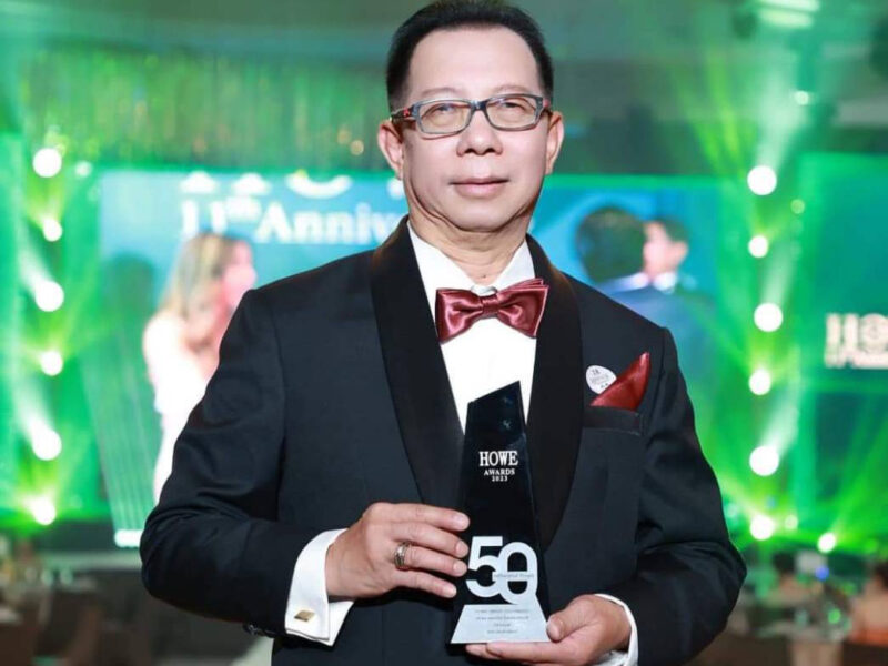 อธิการบดี มทร.รัตนโกสินทร์  รับรางวัล HOWE Smart CEO Award 2023
