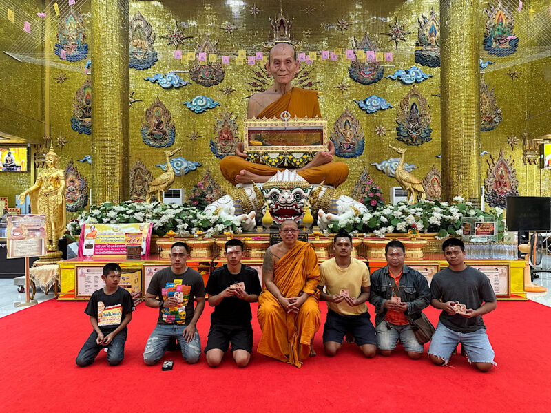 หลวงพี่น้ำฝน โดยมูลนิธิหลวงพ่อพูลวัดไผ่ล้อมมอบเงินสนับสนุนกีฬามวยไทย