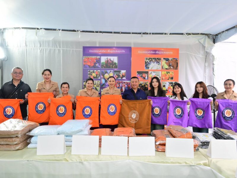 นายกส.แม่บ้านตำรวจมอบ“มาดามนุ้ย”ร่วม“ผู้ช่วยอ้อ”บรรจุถุงยังชีพพระราชทานงานเพื่อนพึ่ง(ภาฯ)ปี 67
