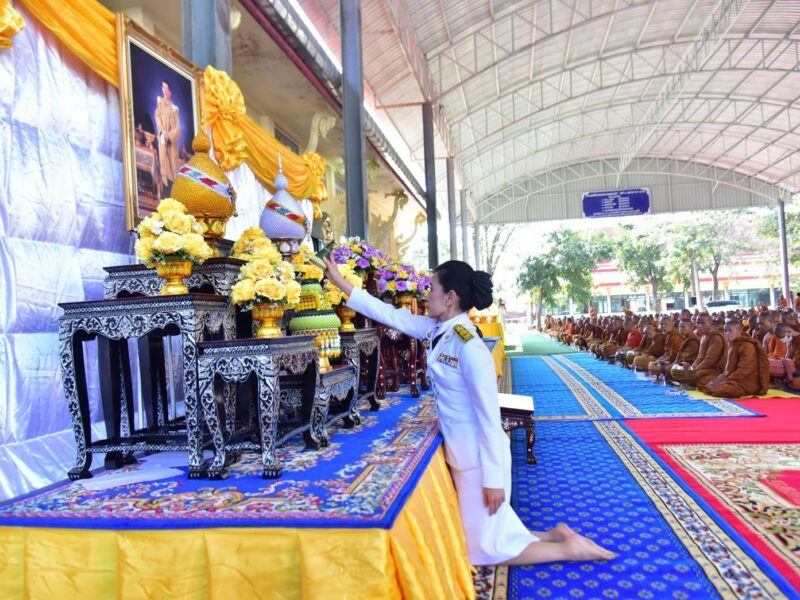 นครปฐม ถวายภัตตาหารพระราชทานแด่คณะสงฆ์จาริกธุดงค์ธรรมยาตราเผยแผ่ธรรมเฉลิมพระเกียรติ ถวายเป็นพระราชกุศล