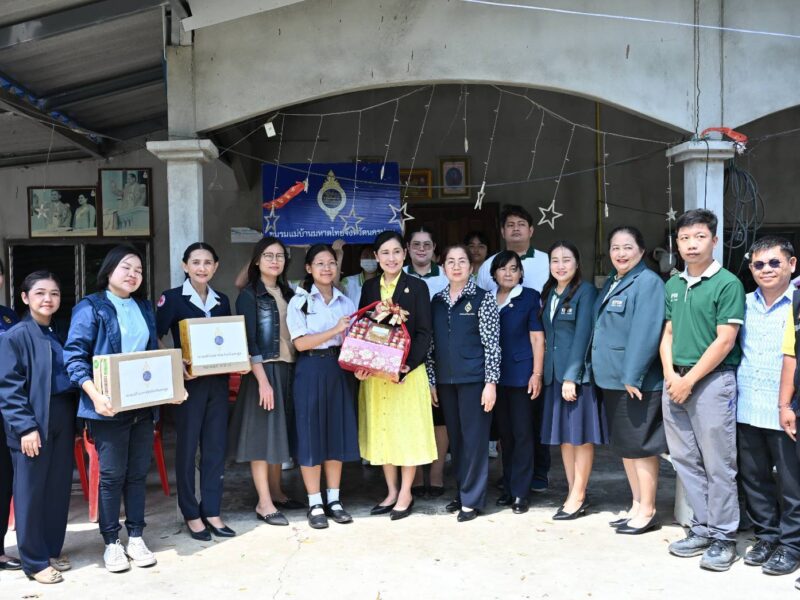 นครปฐม ผู้ว่าฯลงพื้นที่เยี่ยมนักเรียนที่ได้รับทุนพระราชทาน