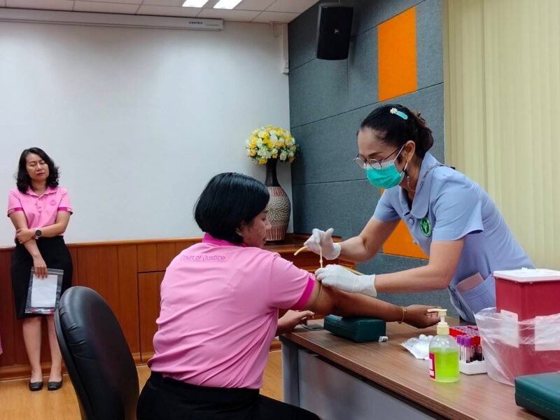 รพ.ระนองให้บริการตรวจสุขภาพเชิงรุก ออกให้บริการถึงสถานที่