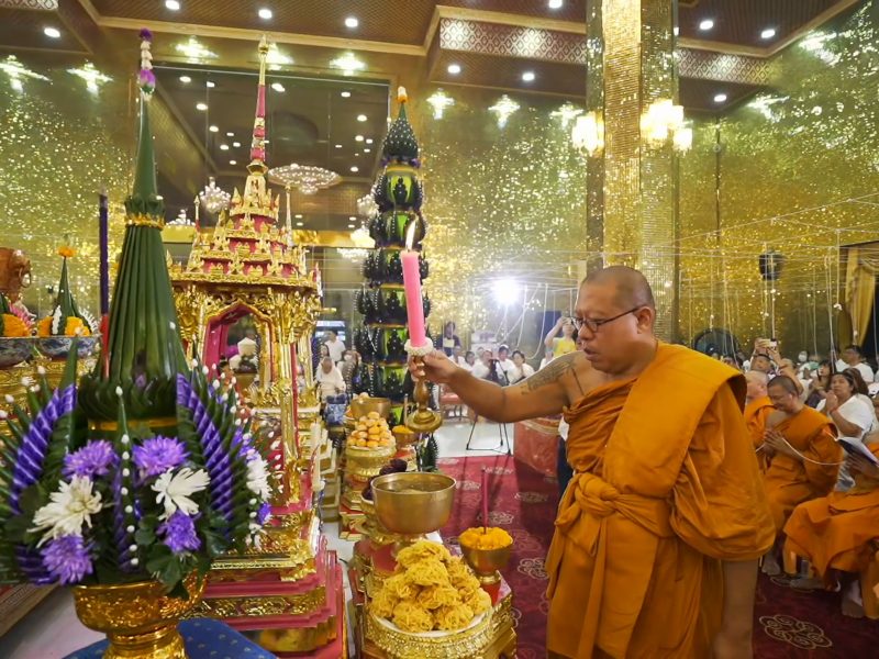 วัดไผ่ล้อมฯ   จัดพิธีสวดนพเคราะห์ ตำรับหลวงพ่อพูล รับส่ง 3 ดาวใหญ่ ซินแสเสือ ชี้วันนี้ดาวพระเสาร์ย้ายส่งท้าย