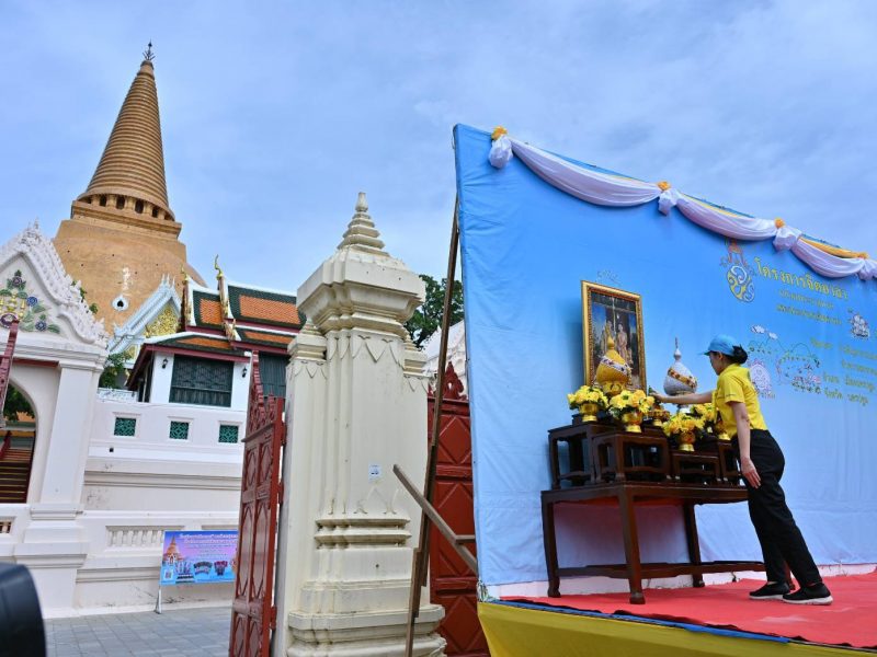 นครปฐม จัดกิจกรรมจิตอาสาพัฒนาปรับภูมิทัศน์โดยรอบองค์พระปฐมเจดีย์ เนื่องในวันเฉลิมพระชนมพรรษา
