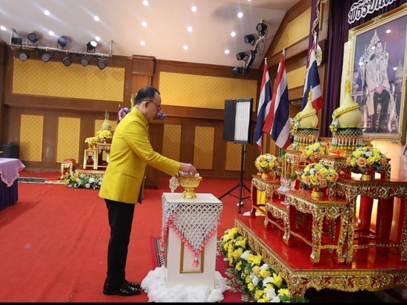 นครปฐม   ม.ล.ปนัดดา ดิศกุล เป็นประธานพิธีประดับเข็ม ภปร. ให้แก่นักเรียน โรงเรียนกาญจนาภิเษกวิทยาลัย