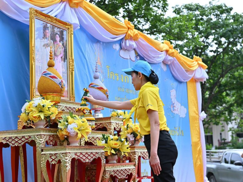 นครปฐม   จัดกิจกรรมจิตอาสาพัฒนาปรับภูมิทัศน์โดยรอบบริเวณหอประชุมพุทธมณฑล