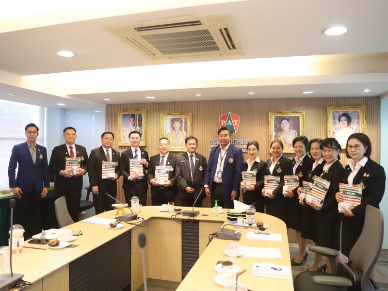 คณะผู้พิพากษาสมทบศาลเยาวชนและครอบครัวกลาง ติดตามดูแล ให้กำลังใจเยาวชนด้านการศึกษา