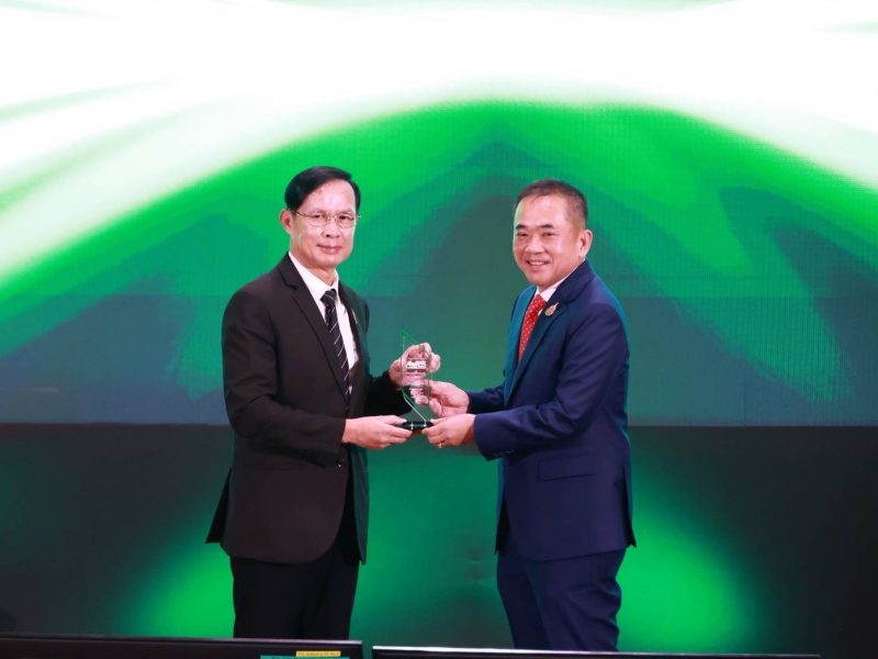 กรุงเทพมหานคร  กรมการขนส่งทางบกรับรางวัลระบบการอบรมใบอนุญาตขับรถออนไลน์