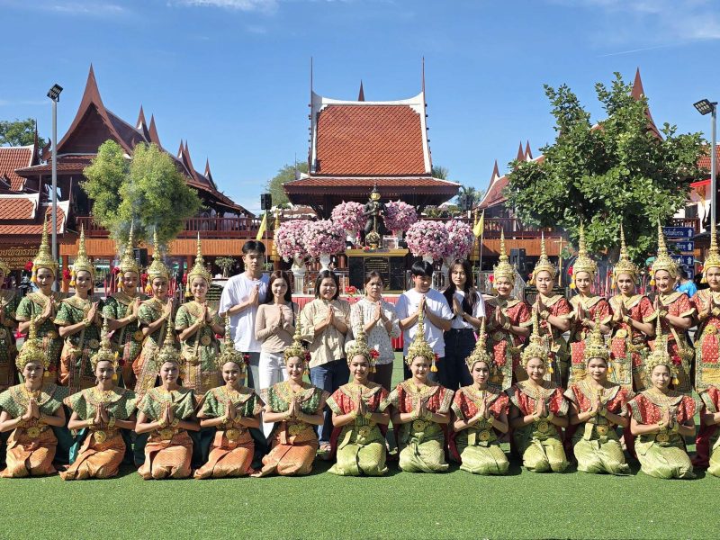 สุพรรณบุรี   ขายที่ดินสำเร็จถวายนางรำ 29 ยอดแก้บนหน้าท้าวเวสสุวรรณหน้าทองคำวัดเดิมบาง