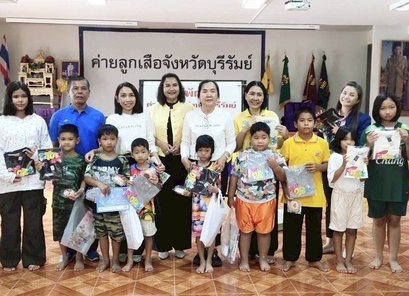 บุรีรัมย์  อุทยานเรียนรู้ เพ ลา เพลิน บุรีรัมย์ ส่งมอบน้ำใจช่วยเหลือคนไทยอพยพ