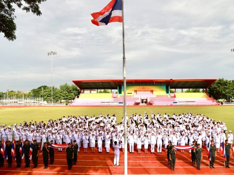 มทร.รัตนโกสินทร์ จัดกิจกรรมเคารพธงชาติ แสดงพลังความรักชาติ และส่งใจถึงทหารกล้า