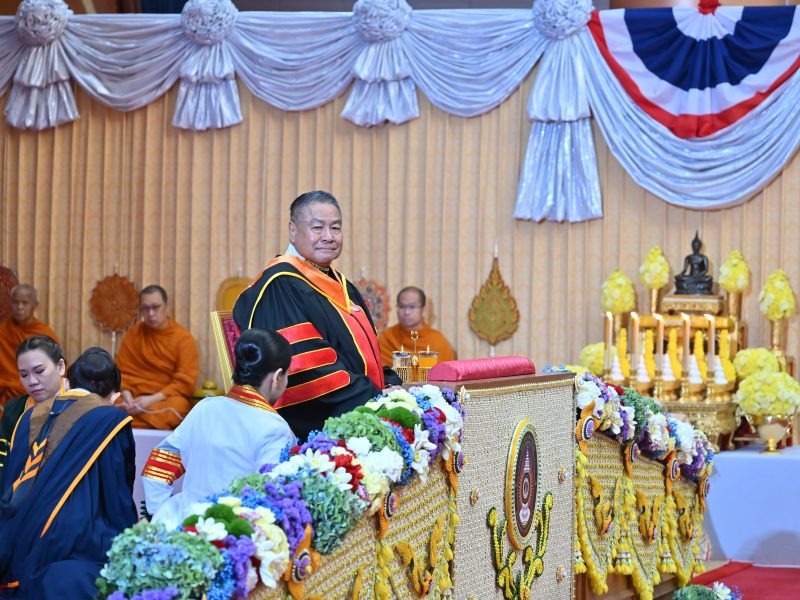 องคมนตรี เป็นผู้แทนพระองค์ ไปในพิธีพระราชทานปริญญาบัตรแก่ผู้สำเร็จการศึกษาจากมหาวิทยาลัยราชภัฏเขตภาคกลางและมหาวิทยาลัยสวนดุสิต