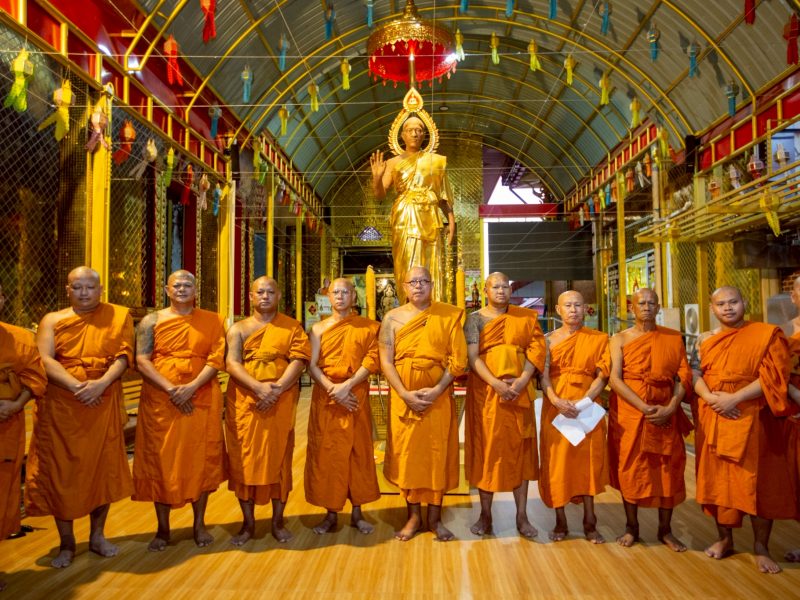 หลวงพี่น้ำฝน วัดไผ่ล้อม จัดพิธีต้นแบบ ปฏิญาณตนหน้าพระองคุลิมารเถระ เลิกสิ่งเสพติดทั้งปวง รับออกพรรษา