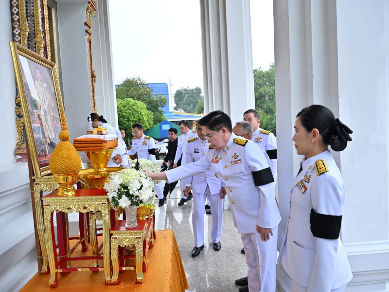 พระบาทสมเด็จพระเจ้าอยู่หัว ทรงพระกรุณาโปรดเกล้าโปรดกระหม่อม พระราชทานผ้าพระกฐิน ณ ชุมนุมสงฆ์ วัดเสนหา