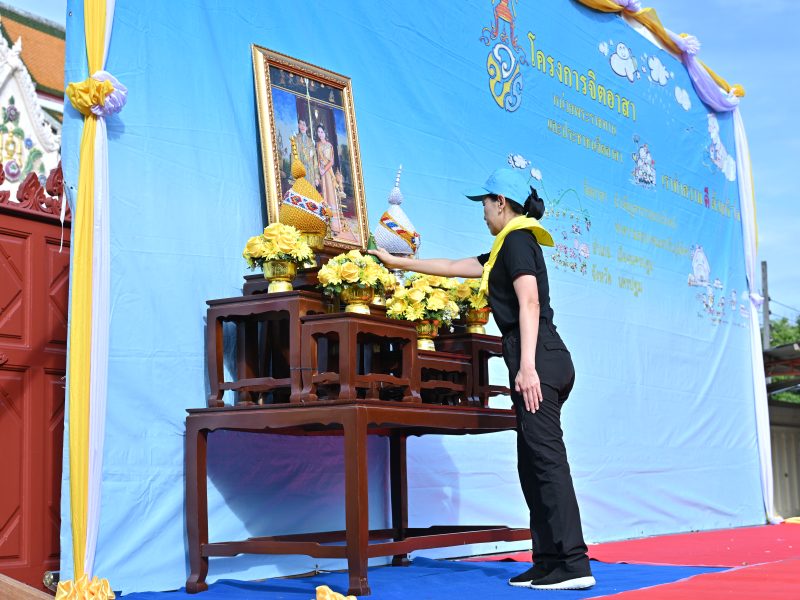 นครปฐม จัดกิจกรรมจิตอาสาปรับภูมิทัศน์ ทำบุญตักบาตรถวายเป็นพระราชกุศล แด่พระบาทสมเด็จพระมงกุฎเกล้าเจ้าอยู่หัว