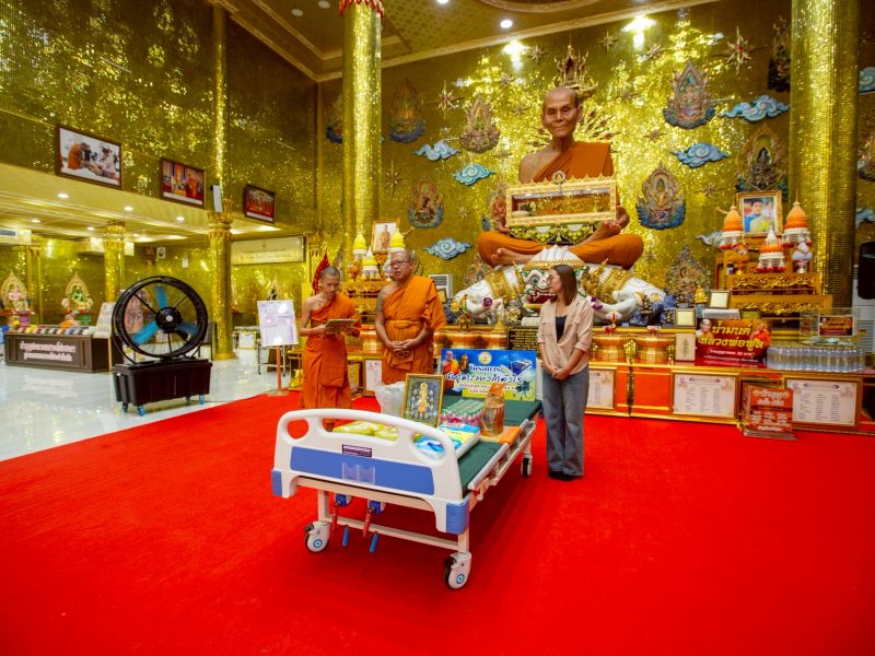 “ธนาคารแห่งกำลังใจ” ไปต่อ หลวงพี่น้ำฝน ส่งความห่วงใย มอบเตียงผู้ป่วย คุณยาย วัย 91 ปี ถึงบ้านในจังหวัดตาก