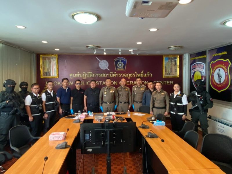 ผู้การฯนครปฐม ร่วม สภ.โพธิ์แก้ว แถลงข่าวจับตัวแก๊งค์ “แมดด็อก”ก่อเหตุใช้อาวุธปืนยิงในร้านเบียร์