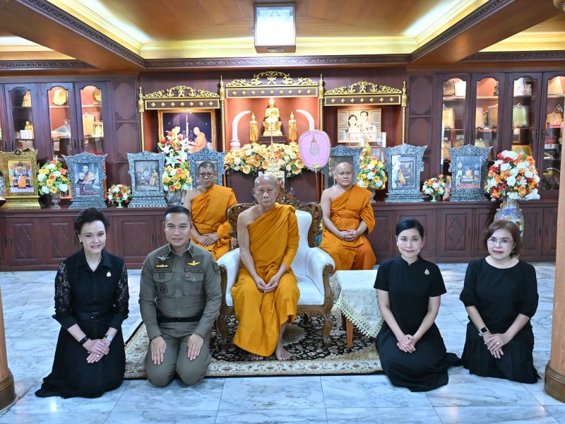 นครปฐม  ศุภจีฯ รมว.พาณิชย์ เดินทางมาสักการะและปิดทองพระร่วงโรจนฤทธิ์ องค์พระปฐมเจดีย์