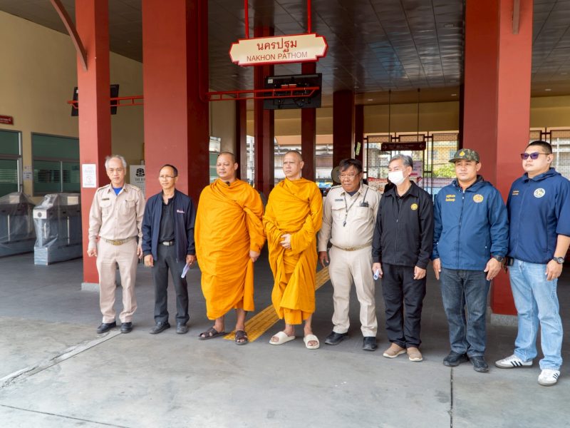 ชุดเฉพาะกิจตำรวจพระ ฝ่ายปกครอง สำนักพุทธฯ ตรวจสอบพระเรี่ยรายเงินตามสถานีรถไฟนครปฐม